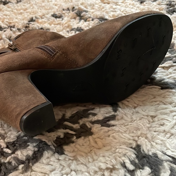 Soft size 10 brown suede bootie - Picture 7 of 7
